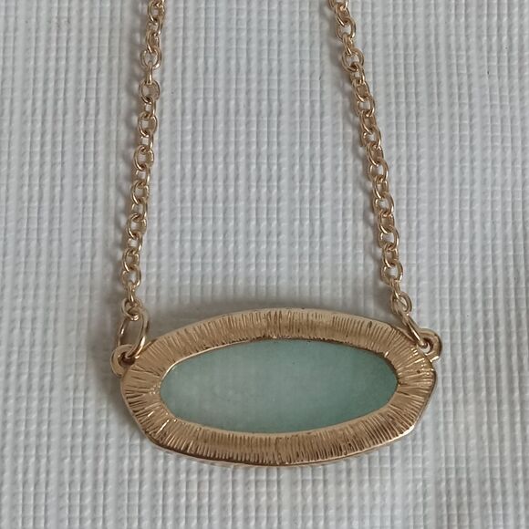 Gold Tone & Green Lightweight Plastic Faux Gemstone Oval Shaped Pendant Necklace - Picture 6 of 9